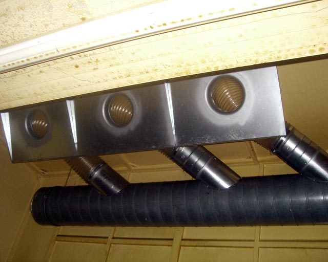 LTA Luftfilter AC 3061-V-A an einem Dörries Scharmann Bearbeitungszentrum, Ansaugseite