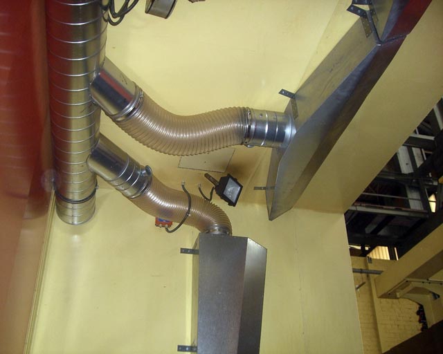 LTA Luftfilter AC 3061-V-A an einem Dörries Scharmann Bearbeitungszentrum, Rückführkasten